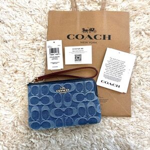 NWT❣️Coach Corner Zip Wristlet in Signature Denim
